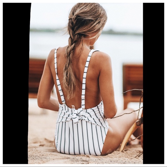 ✦NWT Stripe One-piece Swimsuit✦ - Picture 2 of 4
